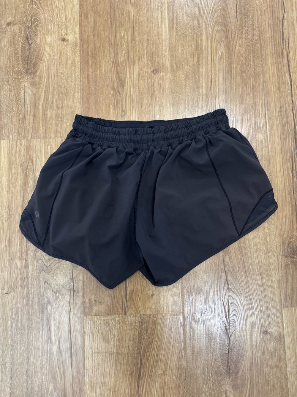 Lululemon Hotty Hot Short II *Long 4" - Picture 2 of 4